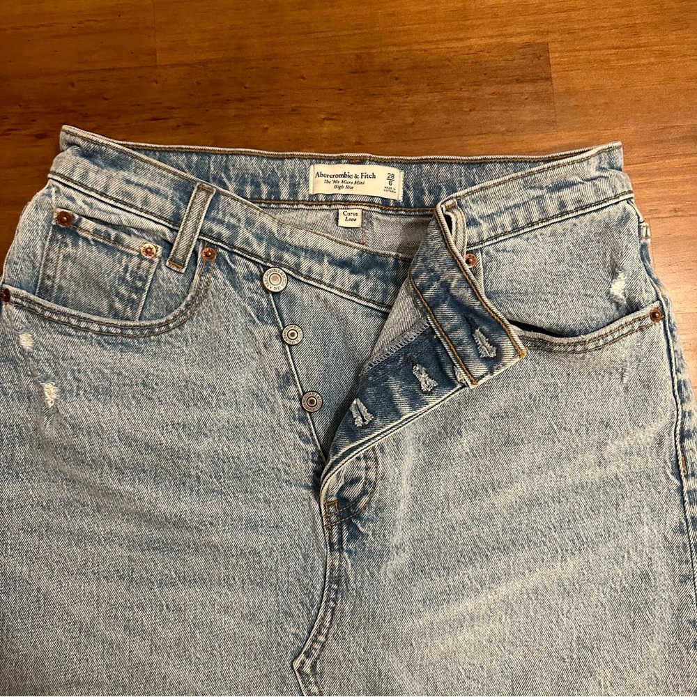 A&f mini cross skirt - curve love 28/6